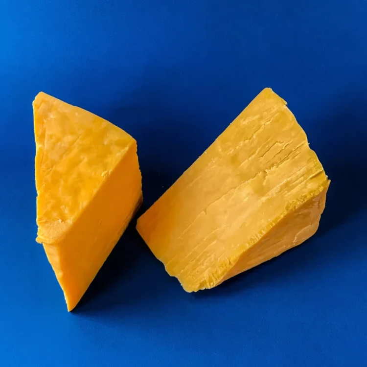 Ser-cheddar-czerwony-z-Anglii-2-sferasera.webp