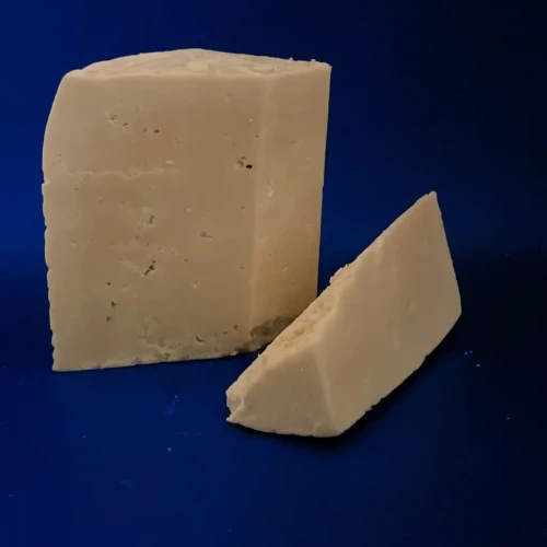 Ser-Pecorino-Romano-DOP-z-regionu-Sardegna-1-sferasera-2.webp