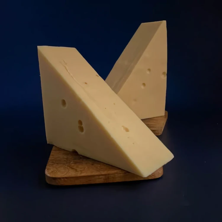 Ser-francuski-Emmental-1-sferasera-2.webp