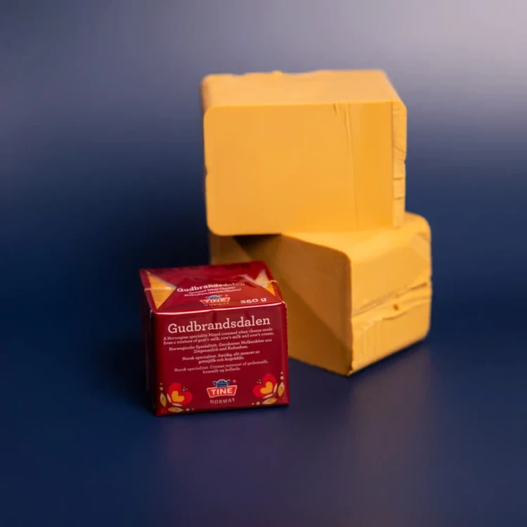 Ser-norweski-karmelowy-oryginalny-Brunost-Gudbrandsdalen-2-sferasera.webp